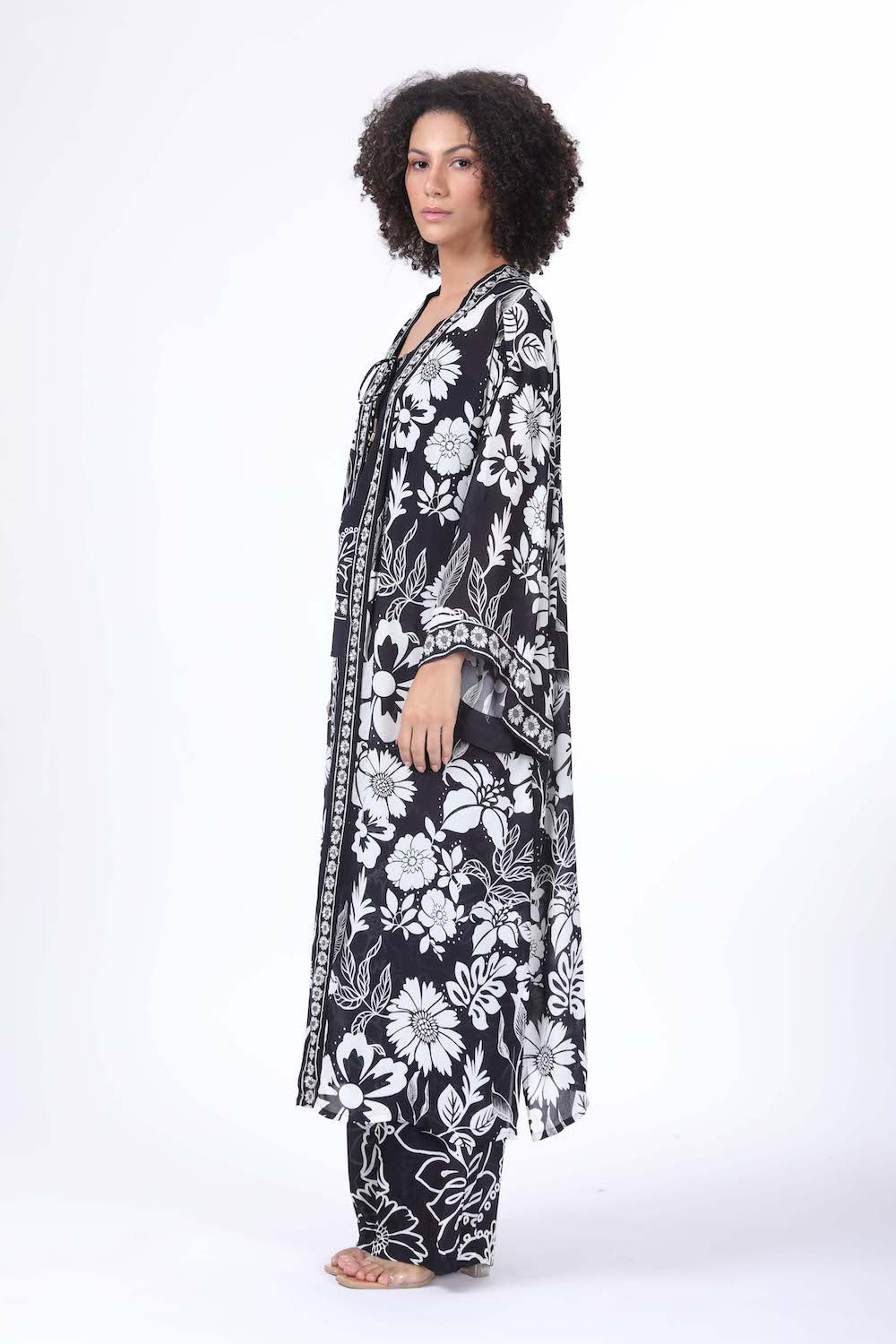 Side view of the black and white Avanti Kimono Shrug Long (TheSwankStore) Soft Viscose fabric