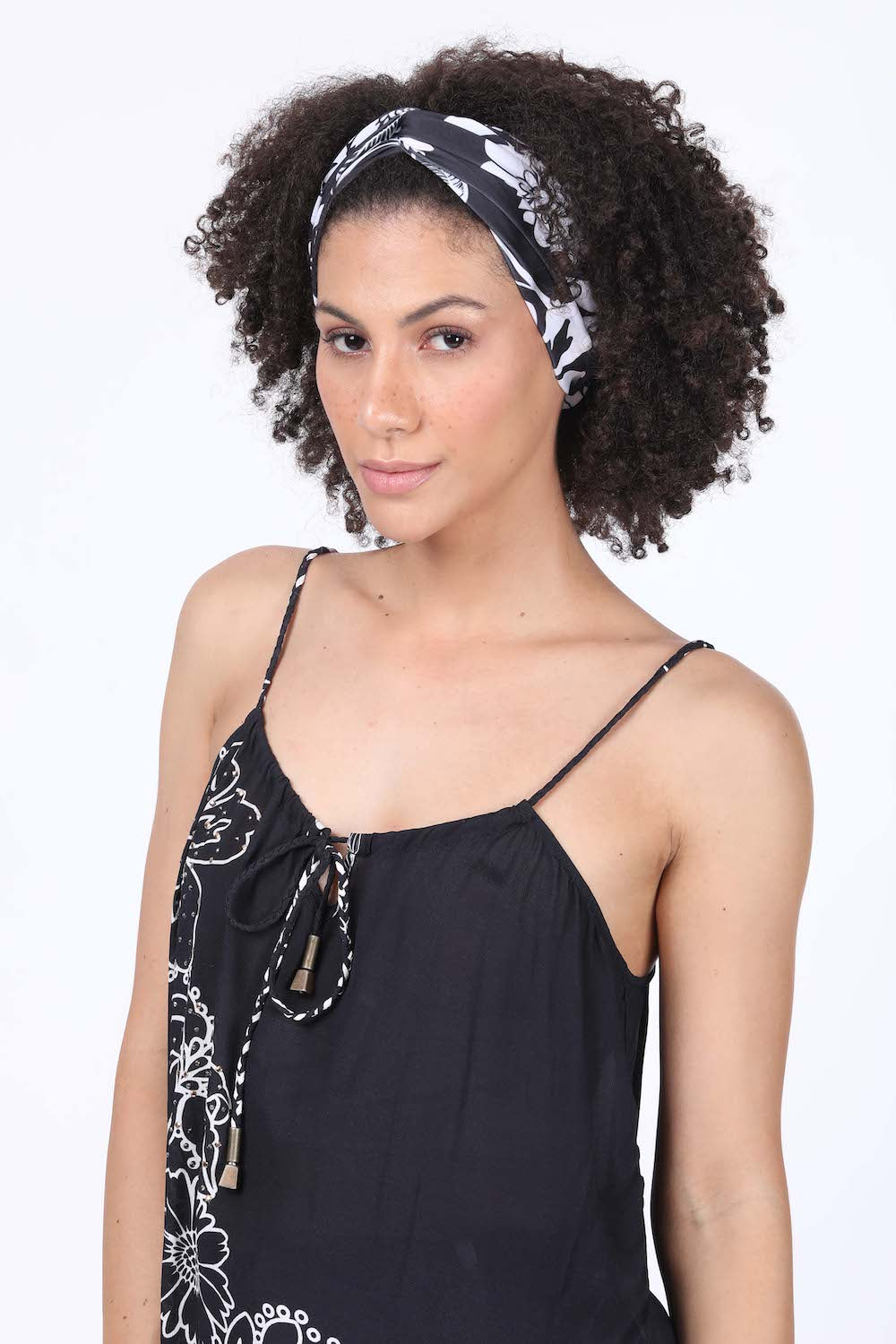 Black and white Avanti Headband - TheSwankStore perfect for accessorizing and enhancing your outfit