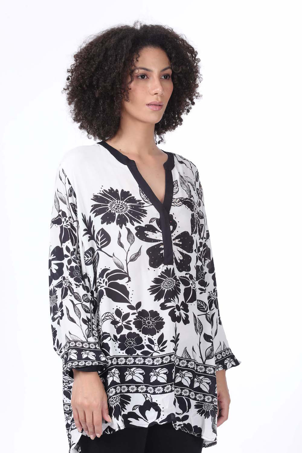 Side view of the black and white Avanti Milano Shirt (TheSwankStore) Viscose Crepe fabric
