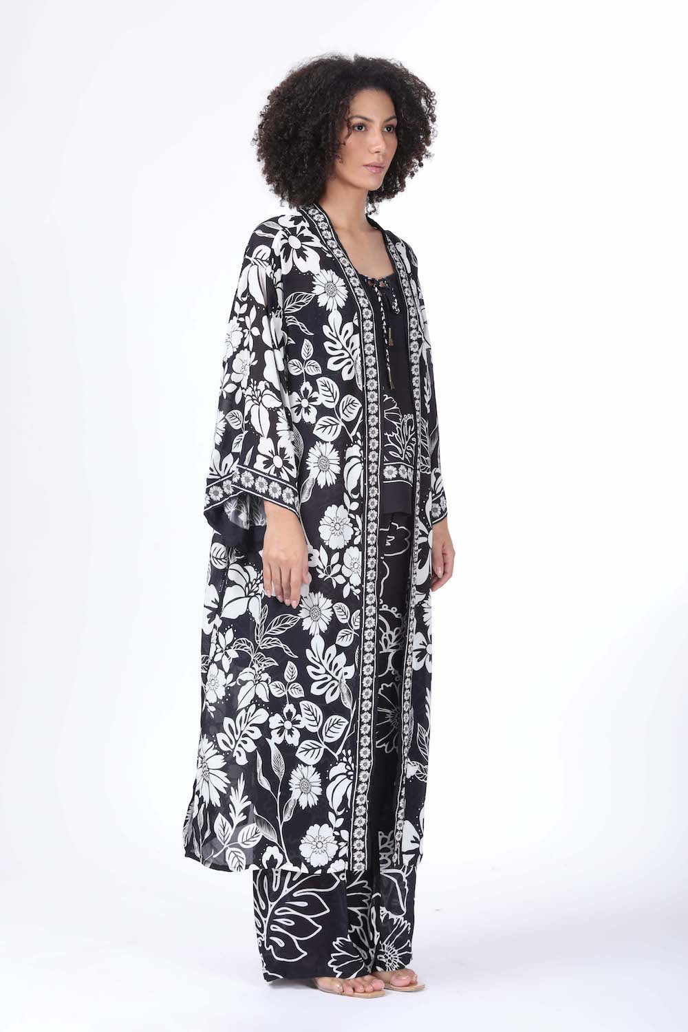 Side view of the black and white Avanti Kimono Shrug Long (TheSwankStore) Soft Viscose fabric