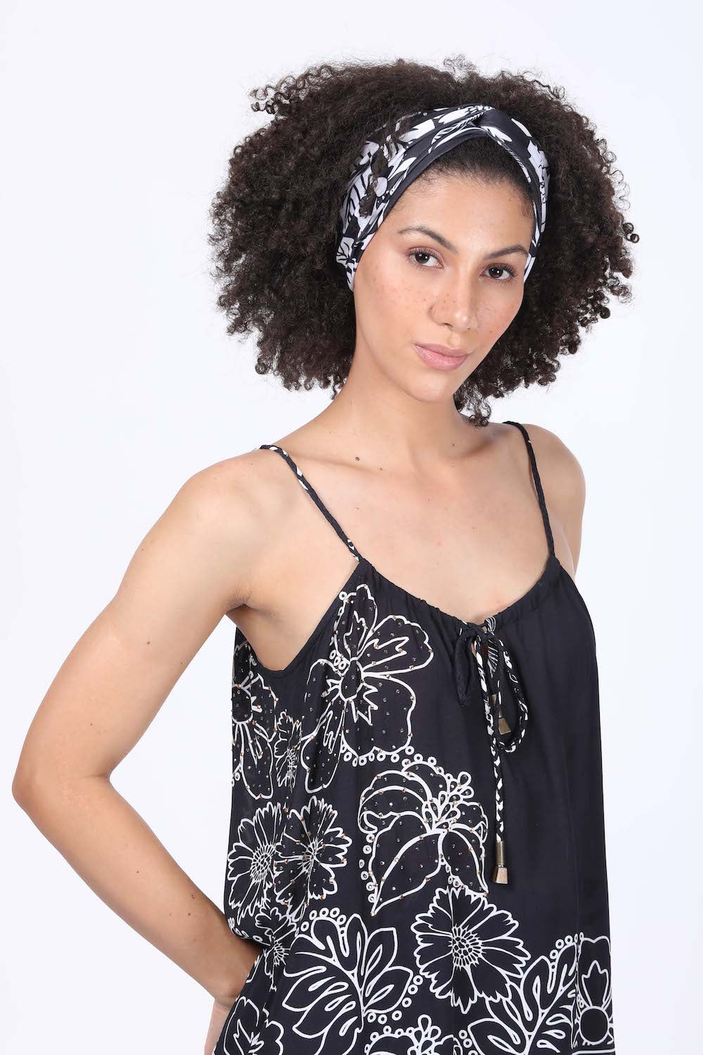 Black and white Avanti Headband - TheSwankStore perfect for accessorizing and enhancing your outfit
