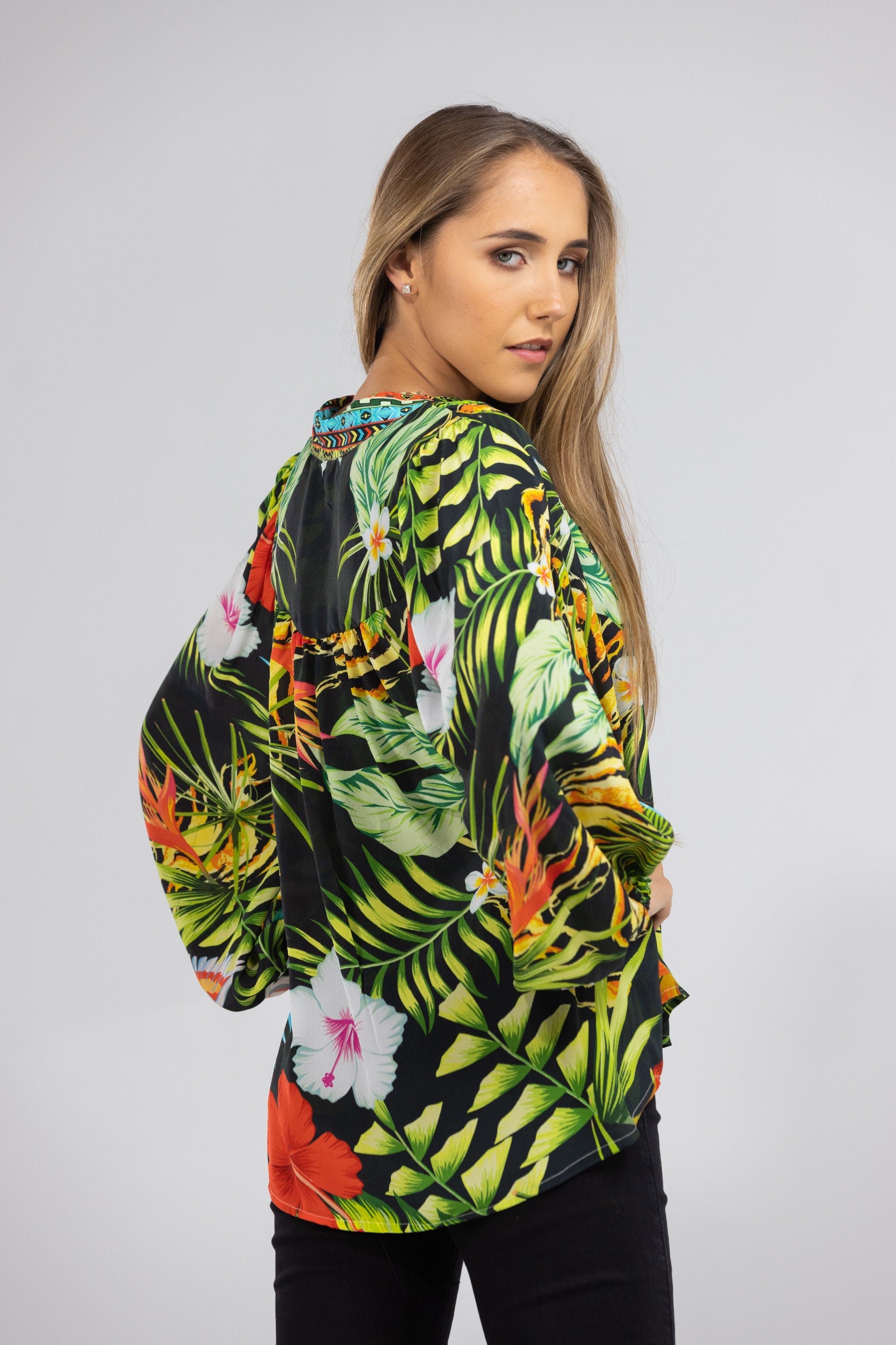 DARWIN - V NECK TOP NEW