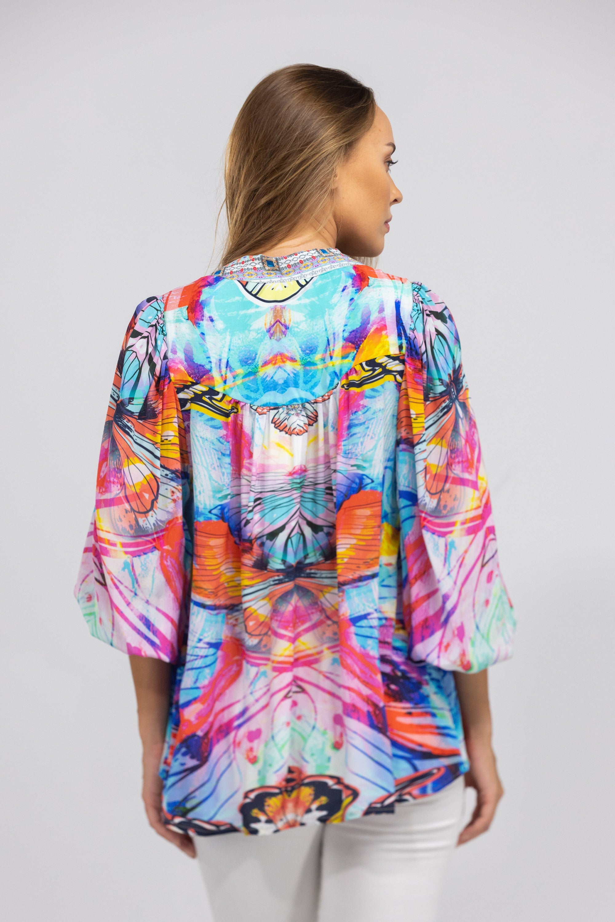 CANBERRA - V NECK TOP NEW