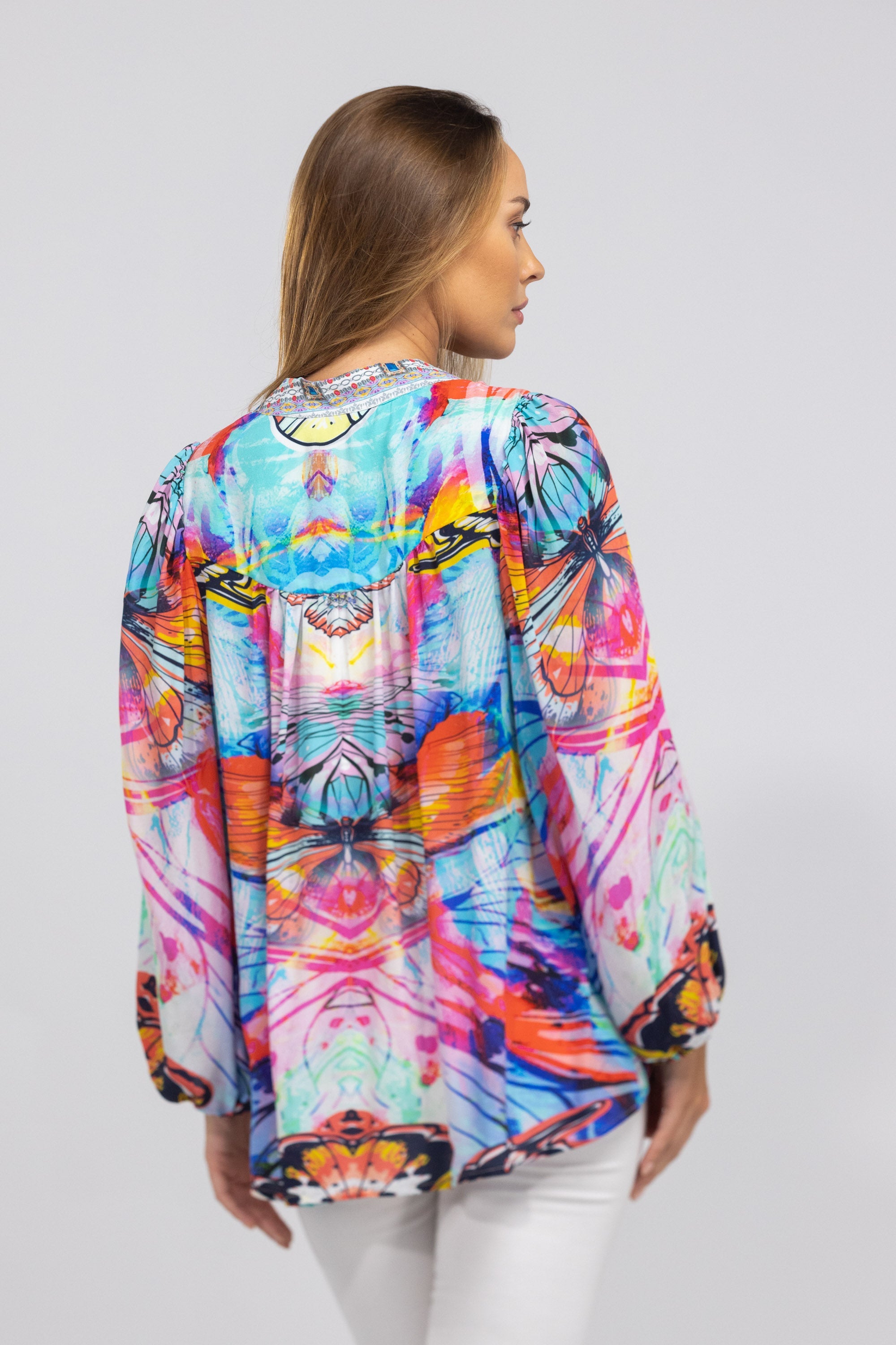 CANBERRA - V NECK TOP NEW