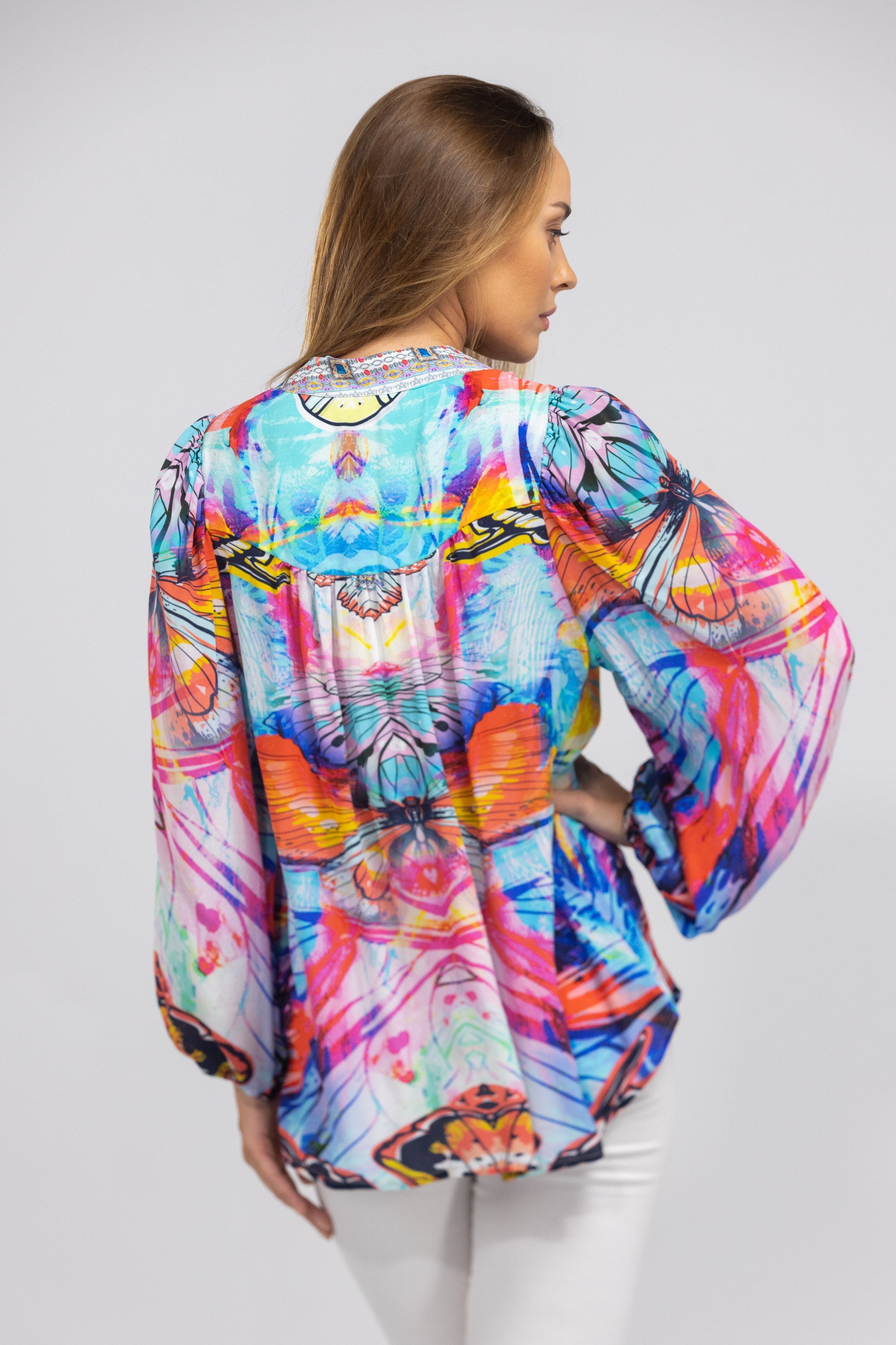 CANBERRA - V NECK TOP NEW