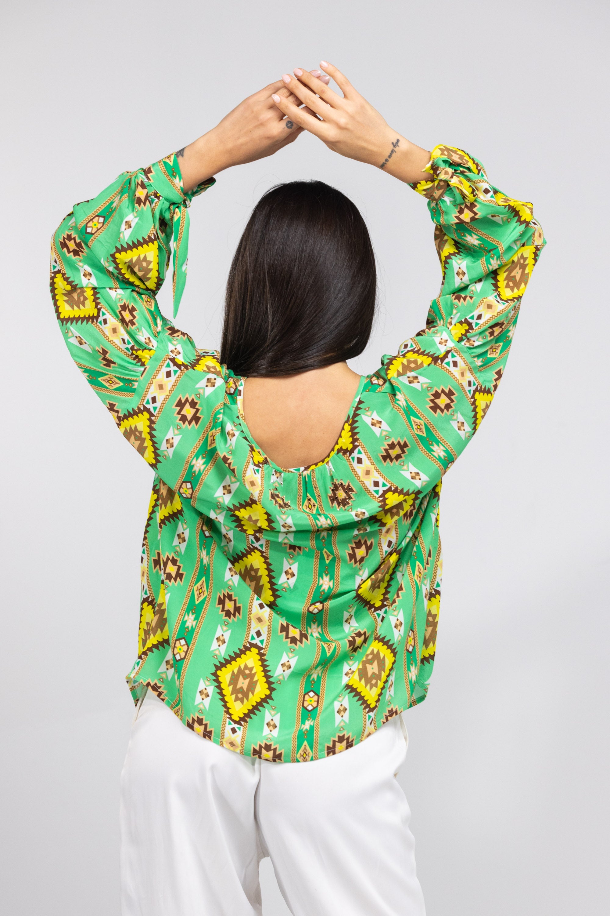 MELBOURNE - KNOT CUFF LONG SLEEVE TOP